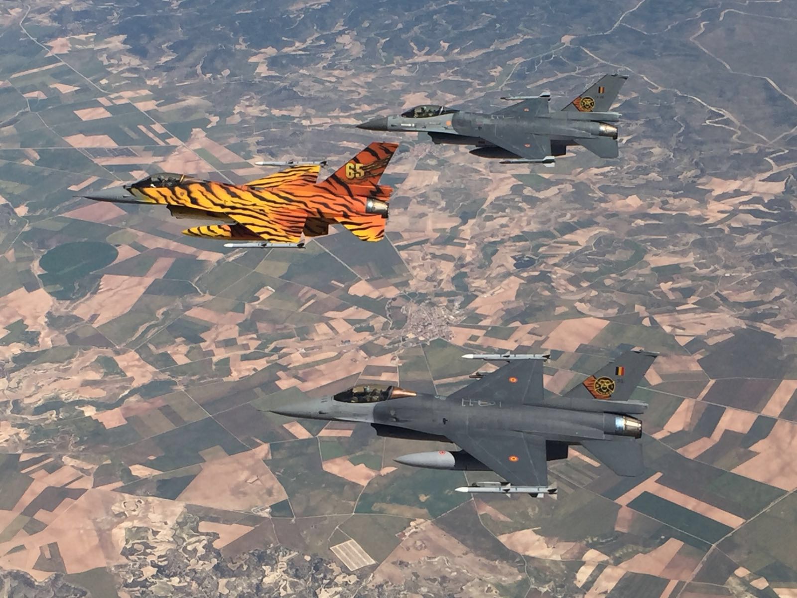 F 16AM